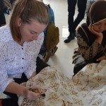 Learning to make batik